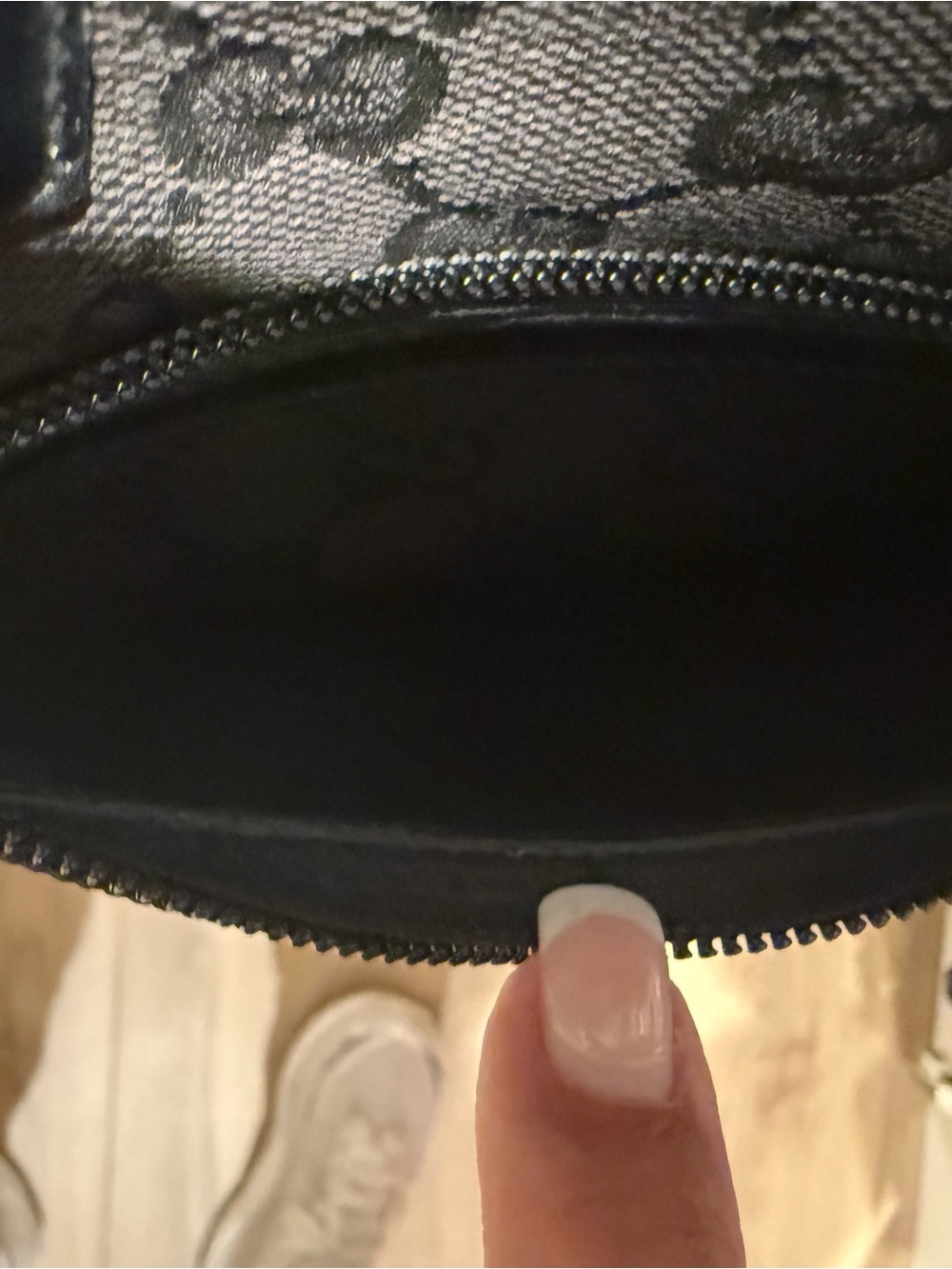 Gucci Black Monogrammed Tote with Front Zip Pocket - Picture 5 of 12